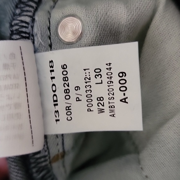 Abercrombie & Fitch | Dark Wash Distressed Low Rise Skinny Jeans Size 28 - Picture 7 of 7